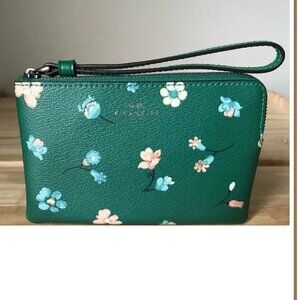 Coach Corner Zip Wristlet Forest Green With Mystical Floral Print C8701 Near New